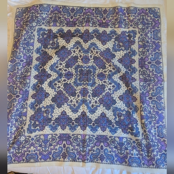 NWOT Paisley Blue Purple Off-White Made in Italy Scarf Lightweight 30 in x 30 in - Picture 1 of 4